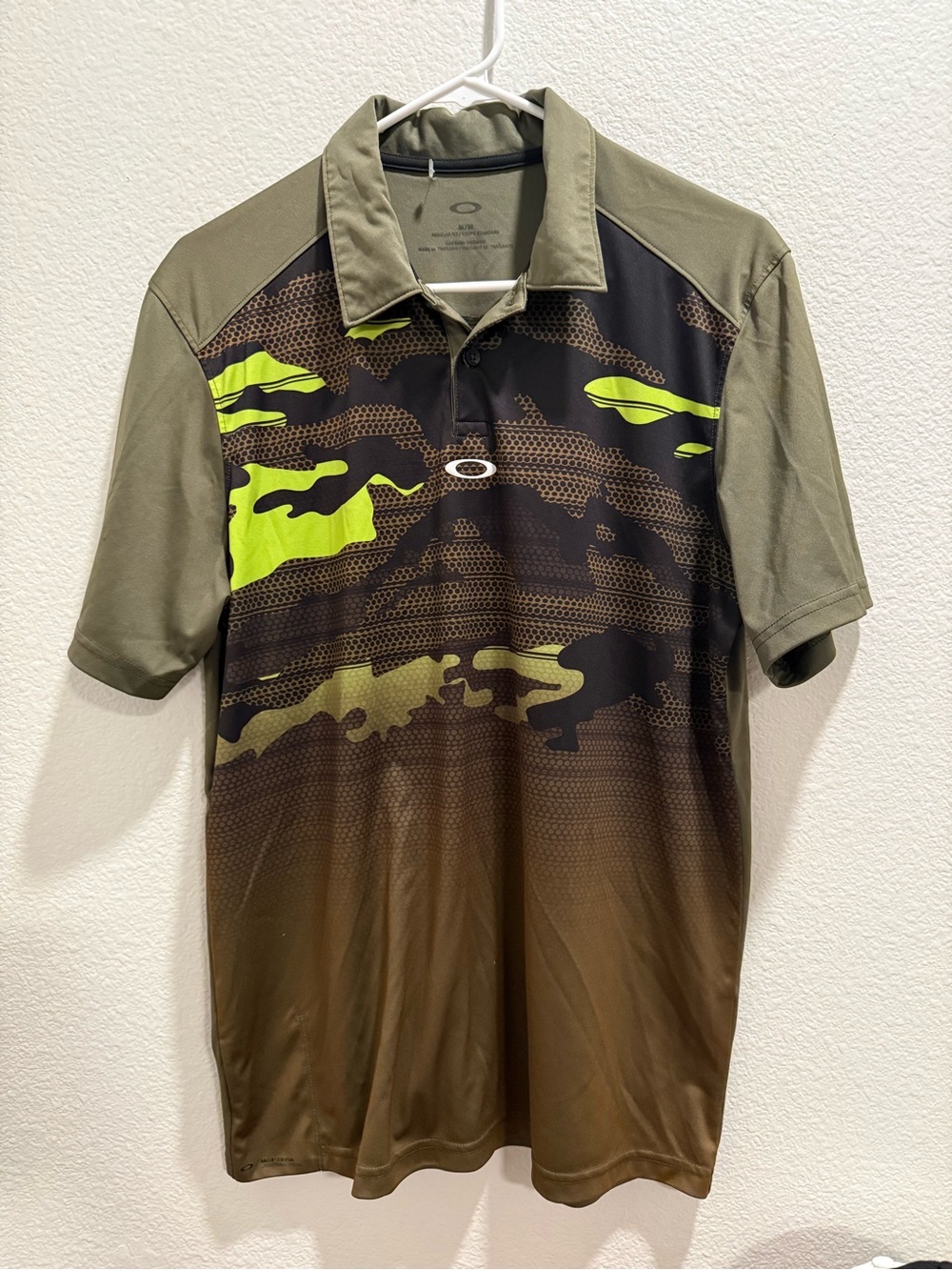 Oakley Men's Olive & Neon Green Camo Polo